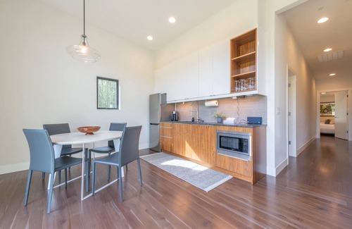 McMinnville Casa | Ultra Luxurious Green Acres of Hidden Hills!