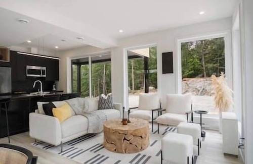 La Conception Casa | Ultra Luxurious Modern Chalet + Private Jacuzzi