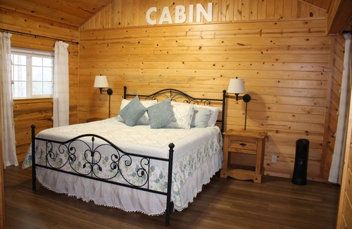 Grantsdale Casa | Ultra Luxury Mountain Retreat w/hot tub and huge game room with a bar & smart tv