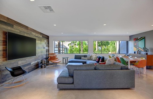 Little Tuscany Casa | Ultra Luxury Resort Like Compound Pool, Spa, Fire Pit- Close to Everything- 4BD/2.5BTH