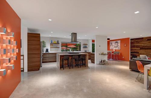 Little Tuscany Casa | Ultra Luxury Resort Like Compound Pool, Spa, Fire Pit- Close to Everything- 4BD/2.5BTH
