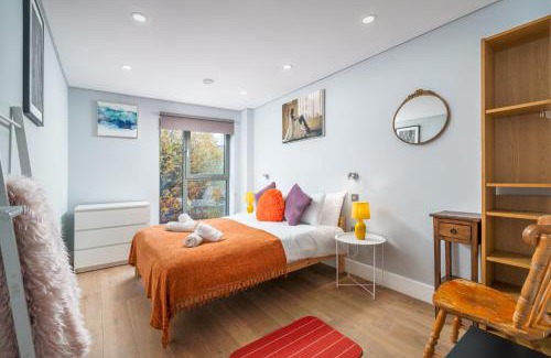 Golborne Apartamento | Ultra Luxury Riverside Condo Central London Notting Hill with LIFT & Juliet balcony