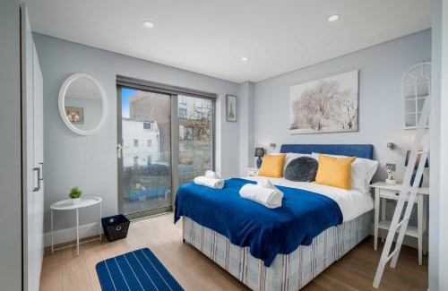 Golborne Apartamento | Ultra Luxury Riverside Condo Central London Notting Hill with LIFT & Juliet balcony