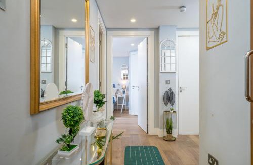 Golborne Apartamento | Ultra Luxury Riverside Condo Central London Notting Hill with LIFT & Juliet balcony