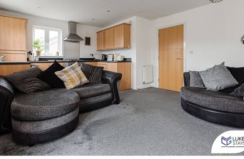 Burslem Condominio | Ultra-modern 2-Bedroom Apartment with Parking