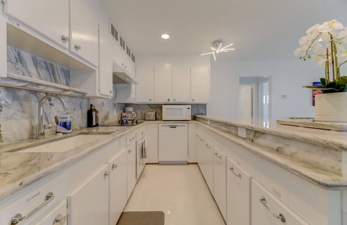 Gilbert Casa | Ultra Modern Lake Murray Villa | Magnificent Views