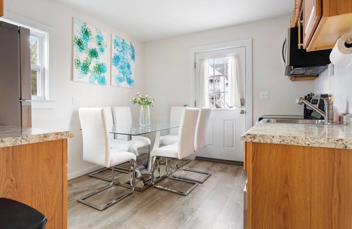 White Plains Casa | Ultra-Modern Luxe Sleek & Stunning Stay