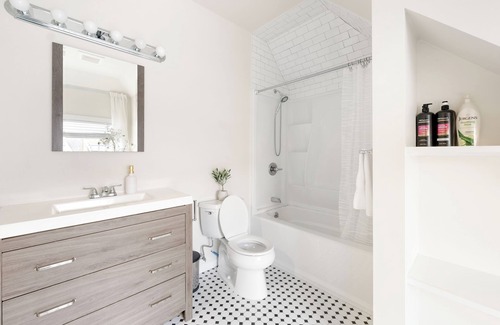 White Plains Casa | Ultra-Modern Luxe Sleek & Stunning Stay