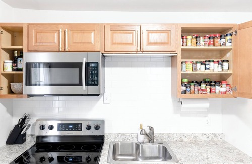 White Plains Casa | Ultra-Modern Luxe - Sleek & Stunning Stay!