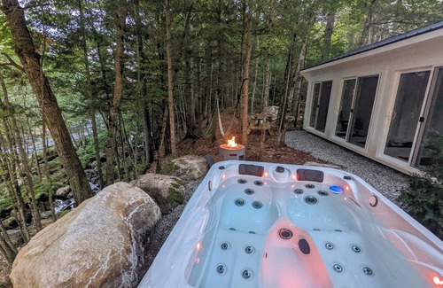 Waterford Cabaña | Ultra Private, Crooked Reflections, Riverside Retreat, Hot Tub, Waterfront Glass