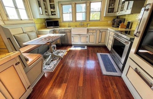 North Central Casa | Ultra Private Historic Home near Rose Bowl Old town Pasadena