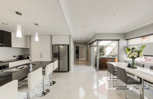 Beaconsfield Casa | ULTRA STYLISH FREMANTLE AREA WALK TO THE BEACH