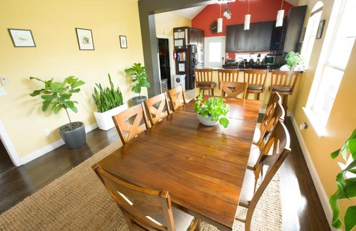 East Cesar Chavez Casa | Ultramodern, High-tech House an Eight-Min Walk to Rainey St