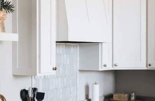 Galena Apartamento | Ulysses Suites, Suite 201, 2 bedroom/2 bath, full kitchen and living room