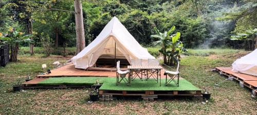 Phaya Yen Otro | Umarin Glamping Resort Ac tent