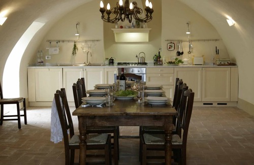 Montegiove Otro | Umbria restauró el molino de oliva en Castello di Montegiove, Leccino