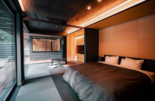 Aoi Ward Otro | UMEGASHIMA DRIVE-IN & SAUNA VILLA