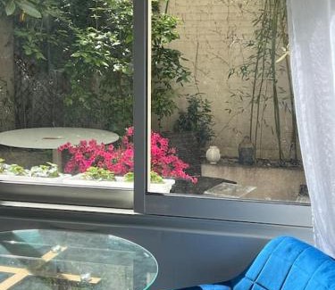 Porte-Dauphine Apartamento | Un appartement de deux chambres climatisé avec un jardin privatif près de Trocadero