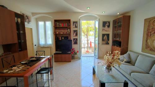 Fezzano Apartamento | UN BALCONE IN PINETA