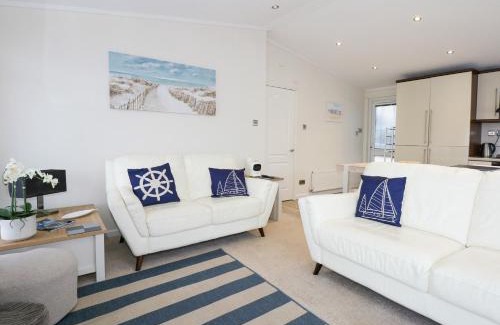 Mynytho Casa | Un Diwrnod One Day The Warren T22