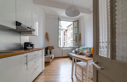 Nimes City Centre Apartamento | Un pied à terre avec terrasse à la Cathédrale - Une Nuit à Nîmes