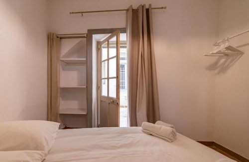 Nimes City Centre Apartamento | Un pied à terre avec terrasse à la Cathédrale - Une Nuit à Nîmes