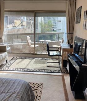 Faubourg-du-Roule Apartamento | Un studio de luxe Les Champs Elysées