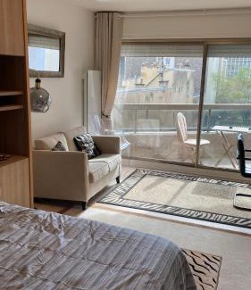 Faubourg-du-Roule Apartamento | Un studio de luxe Les Champs Elysées