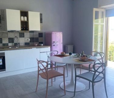 Campinola Apartamento | Una suite pop nel blu della Costiera