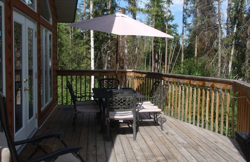 East Kootenay Cabaña | Escape Away, 2 BBQ, Dog Stays Free! Lake Front Cottage Cranbrook BC