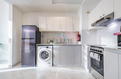 Madinat Zayed Apartamento | Unbeatable Deal Lovely 2BR with Partial Canal Views by Deluxe Holiday Homes
