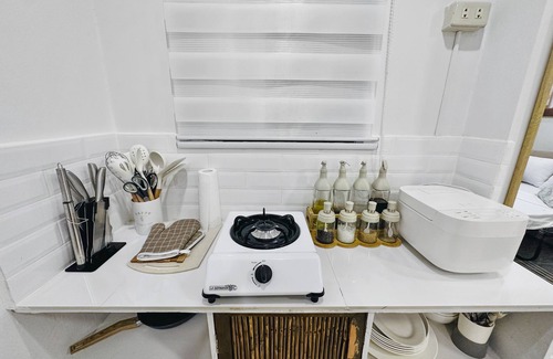 Manoc-Manoc Apartamento | Unbeatable Location! ~20secs walk to White Beach - with Kitchen, Dining & Living