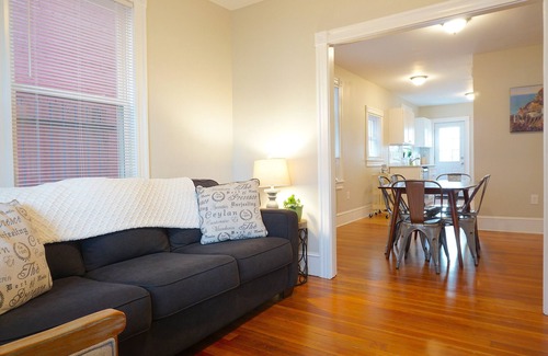 Off Broadway Casa | ★ Unbeatable Location | 3 Bedrooms | 3 Full Baths ★