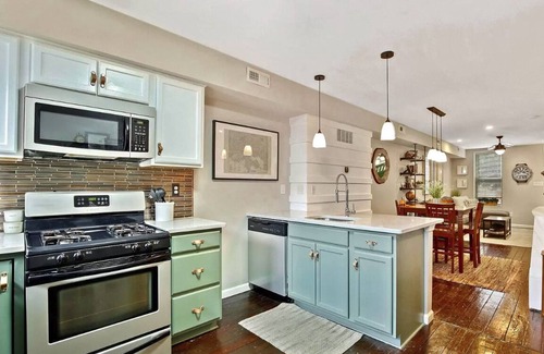 South Baltimore Casa | Unbeatable Location Walk Score 90 Modern House in Baltimore