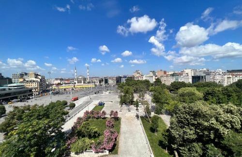 Gumussuyu Mahallesi Apartamento | Unbeatable View, Cozy Penthouse with Terrace in Taksim Square
