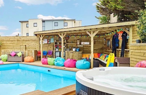 Newquay Casa | Unbelievable 10 bedroom pool property a stone's throw from Fistral Beach