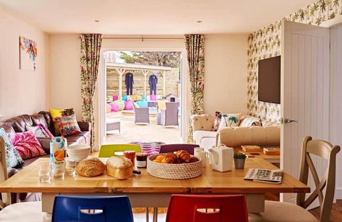 Newquay Casa | Unbelievable 10 bedroom pool property a stone's throw from Fistral Beach