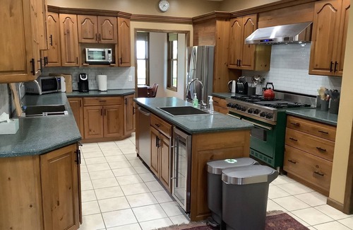 Hollowville Casa | Unbelievable Skyview New with Catskill views, 3 bedrooms with hot tub, 2 hrs nyc
