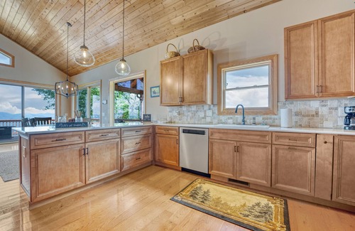 Waynesville Cabina | Unbelievable Views, Hot Tub, Fire Pit, Fire Table, Indoor Fireplace