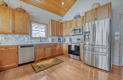 Waynesville Cabina | Unbelievable Views, Hot Tub, Fire Pit, Fire Table, Indoor Fireplace
