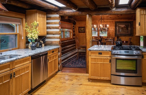 Lake Luzerne Cabina | Uncle Joe's Cabin, Lakefront