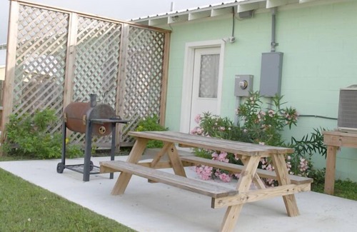Port O Connor Casa | UNCLE WOODY'S #3 in POC-Pets ok but add Fees