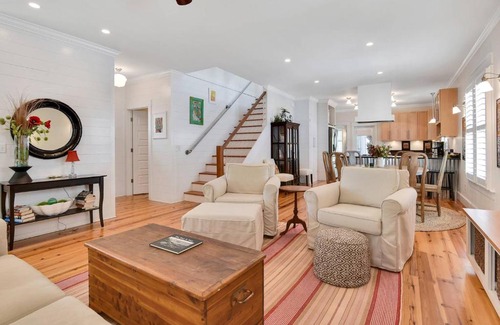 Southport Casa | UnCorked Cottage
