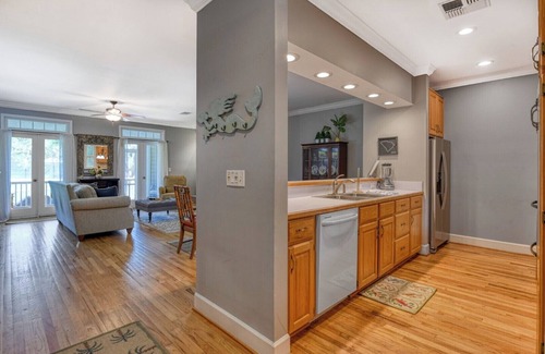 Murrells Inlet Casa | Under the Oaks - Cottage at Wachesaw Plantation, Dog Friendly