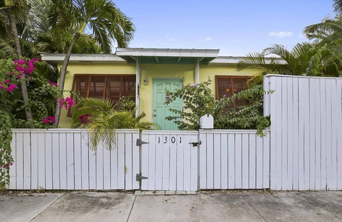 Midtown Casa | Under The Palms by AvantStay | Private Pool | Outdoor Dining | Close to Beach