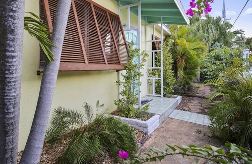 Midtown Casa | Under The Palms by AvantStay | Private Pool | Outdoor Dining | Close to Beach
