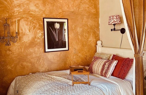 Mar Vista Casa | Debajo de la cabaña toscana del sol con piscina de piedra en el oeste de Los Ángeles