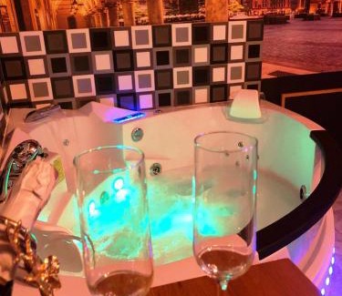 Stare Podgorze Cama Y Desayuno | UNDERGROUND Jacuzzi Rooms
