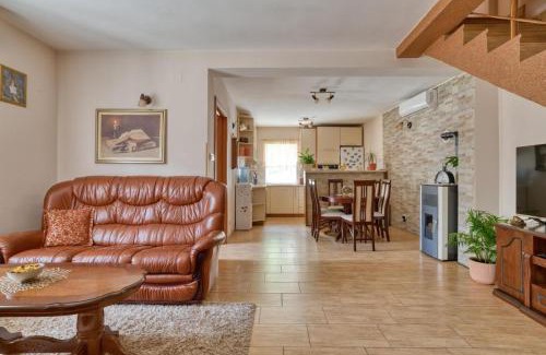 Skaljari Casa | Underhill Royal View