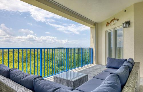 New Smyrna Beach Apartamento | Undersea Retreat: Coastal Charm Walk to Beach Access with Amenities Galore OW4-406